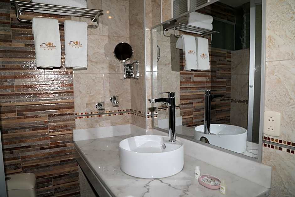 Sol Plaza Hotel