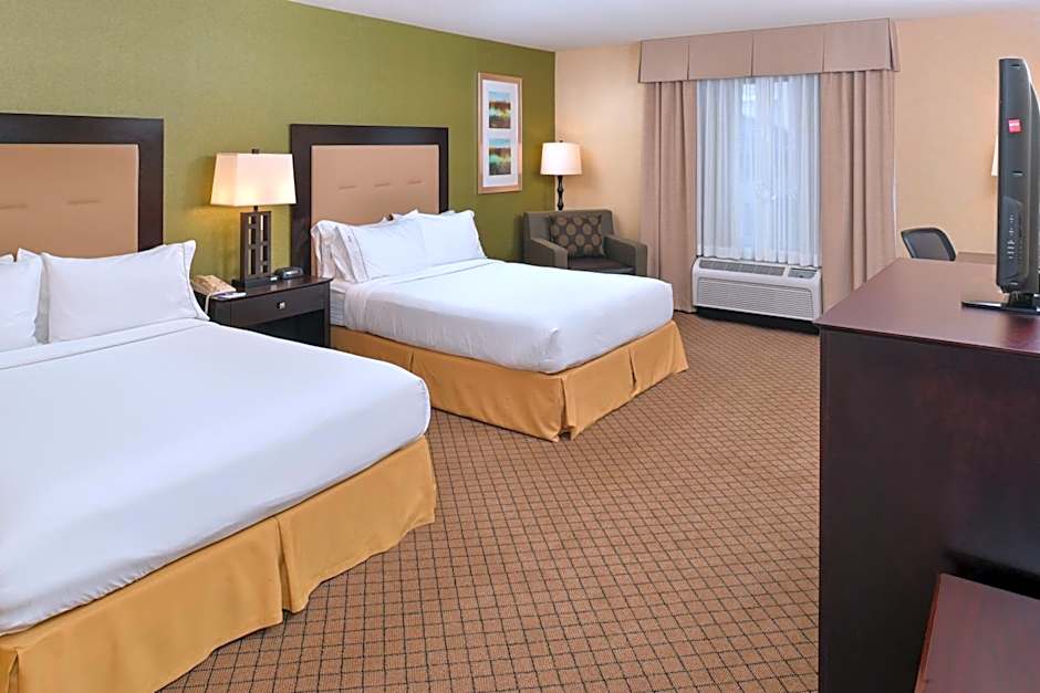 Holiday Inn Express Woodland By IHG