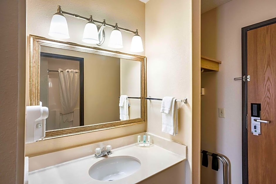 Quality Inn Cedar Rapids South