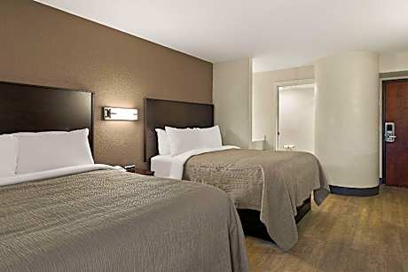 Quadruple Room with Two Queen Beds - Non Smoking