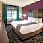 La Quinta Inn & Suites by Wyndham Indianapolis North At Pyramids