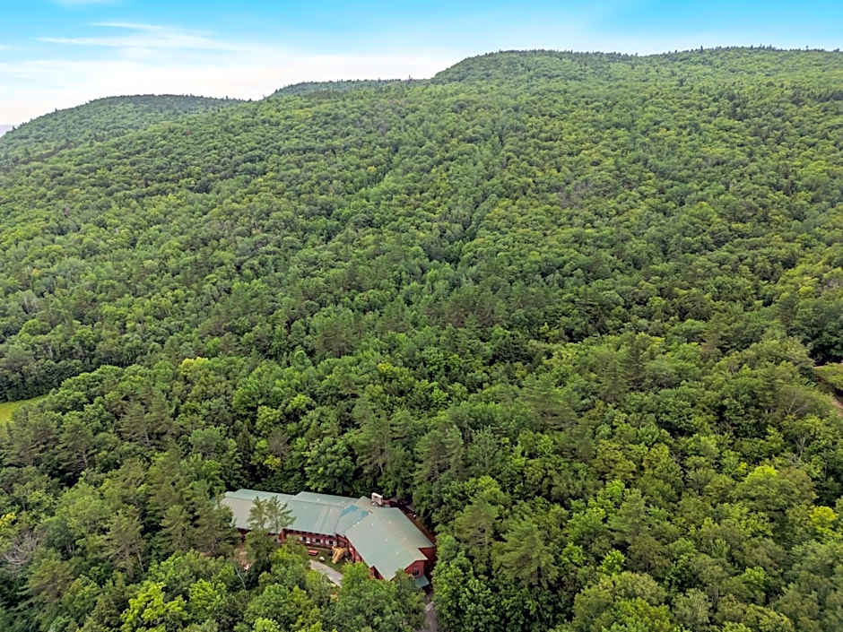 Evergreen Valley Inn