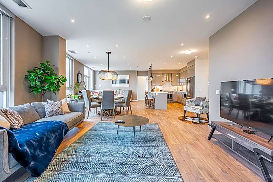 Amazing 3 Bed 4 Bath Penthouse with Roof Top Terrace close to Airport