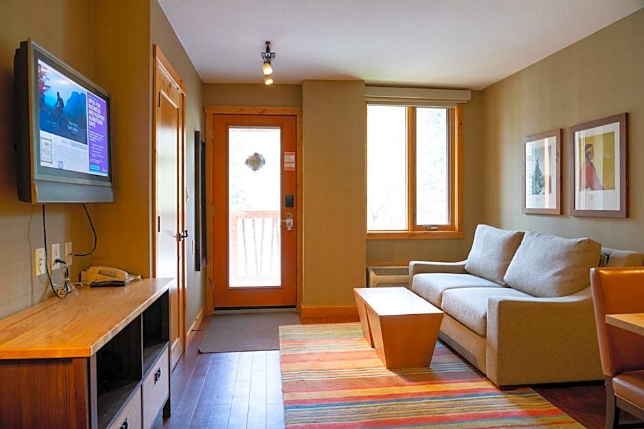 Fox Hotel And Suites