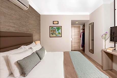 Standard Double or Twin Room with Garden View
