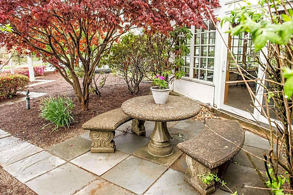 Quality Inn Pittsburgh Airport