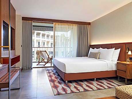 General Admission King Room with Pool View