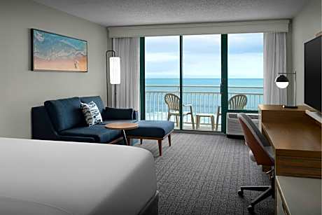 Deluxe King Room with High Floor and Sofa Bed