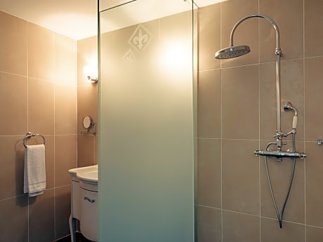 Superior Room on the river side with terrace and 1 double bed