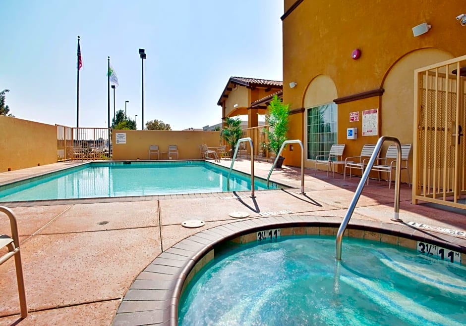 Holiday Inn Express Hotel & Suites Willows