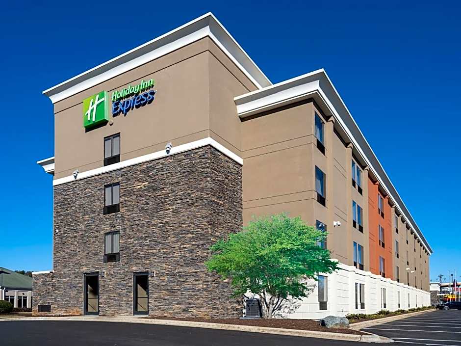 Holiday Inn Express & Suites Greensboro - (I-40 @ Wendover) By IHG