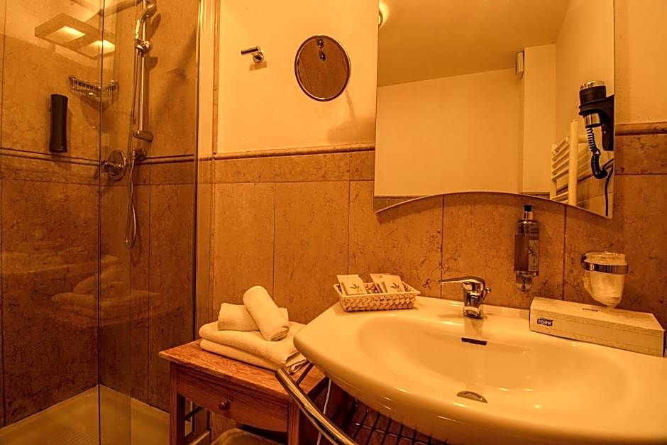 Paradise Hotel & Wellness