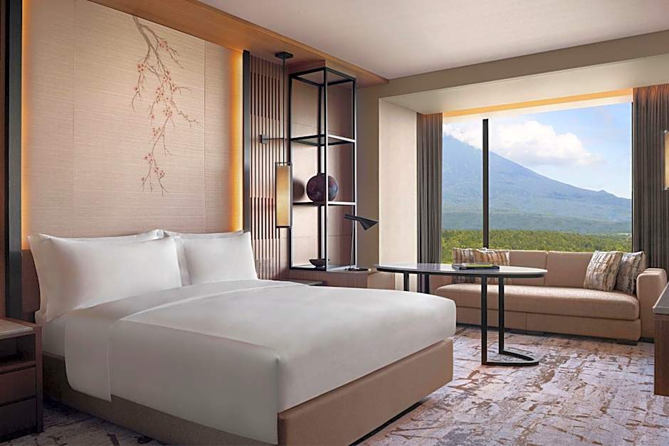 Higashiyama Niseko Village a Ritz-Carlton Reserve