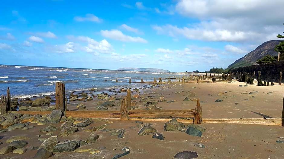 Min y Don Guest House