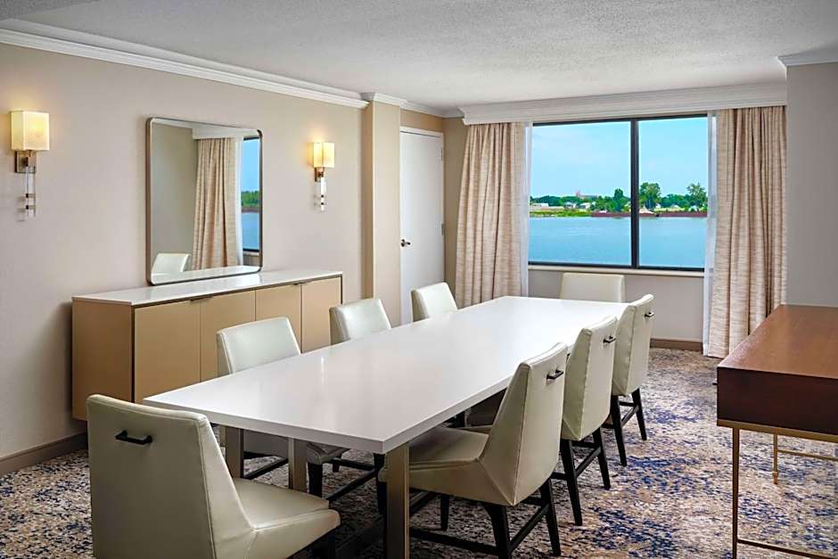 Hilton New Orleans Riverside