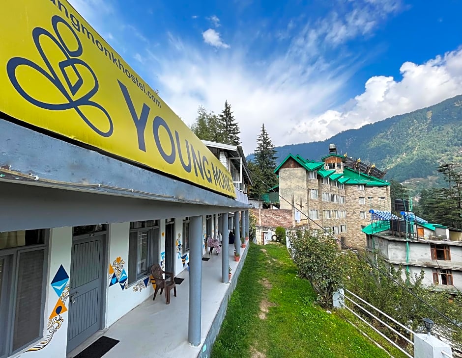 Young Monk Hostel & Cafe Manali