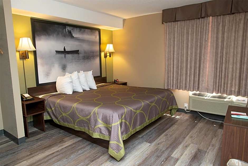 Super 8 by Wyndham Mississauga