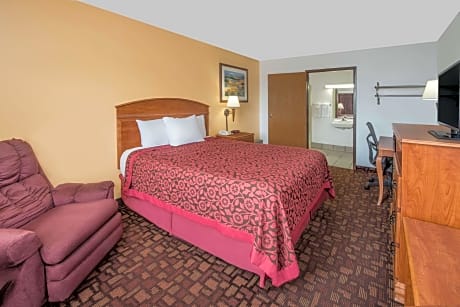 1 Queen Bed Mobility Accessible Room Non-Smoking