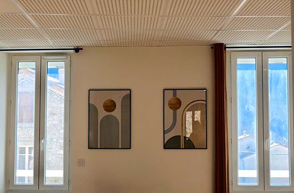 Hôtel et appartements les platanes