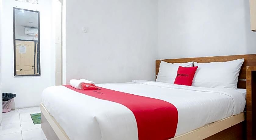 RedDoorz near Tugu Pers Jambi