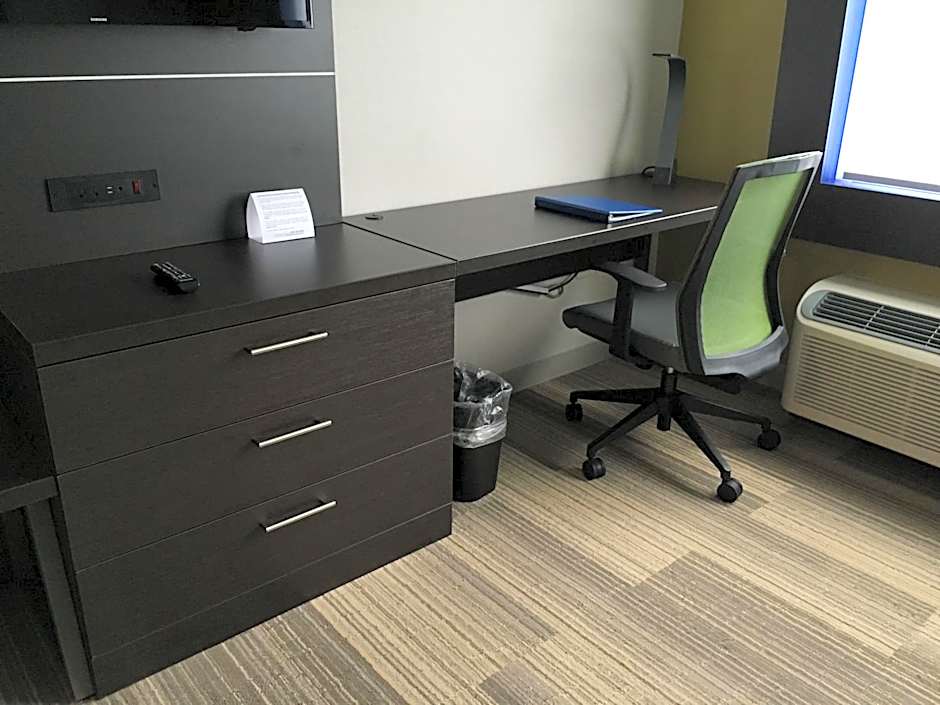 Holiday Inn Express & Suites Oswego By IHG