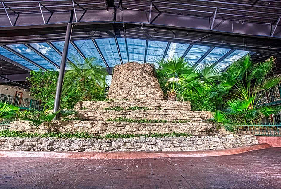 Family Garden Inn & Suites