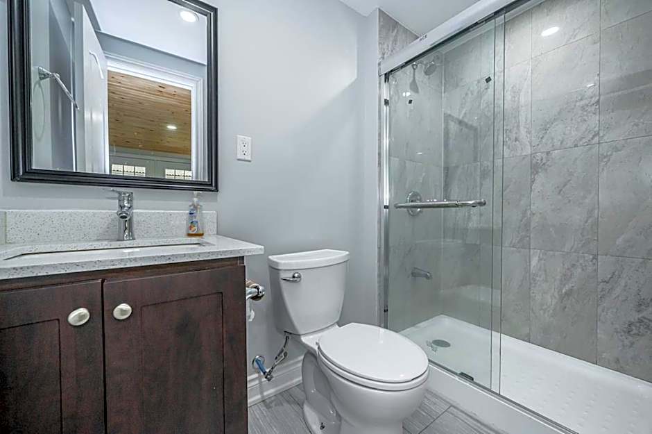 7-bed W Starlink , V-ball Near Beach!