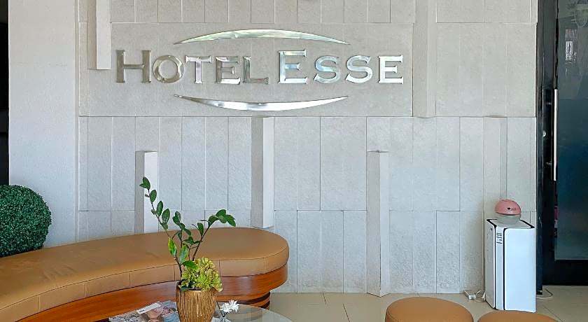 RedDoorz Plus @ Hotel Esse