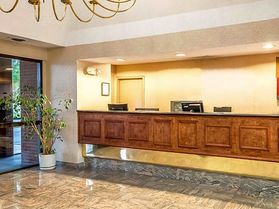 Studios and Suites 4 Less Emporia