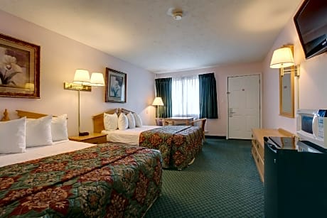 3 double beds smoking