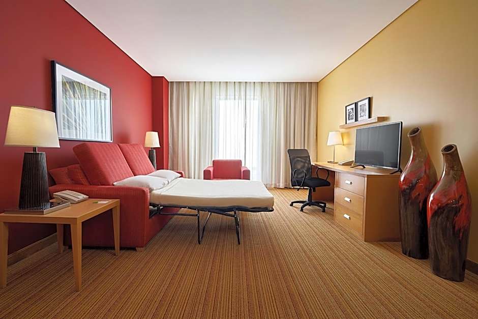 Courtyard by Marriott Leon at The Poliforum