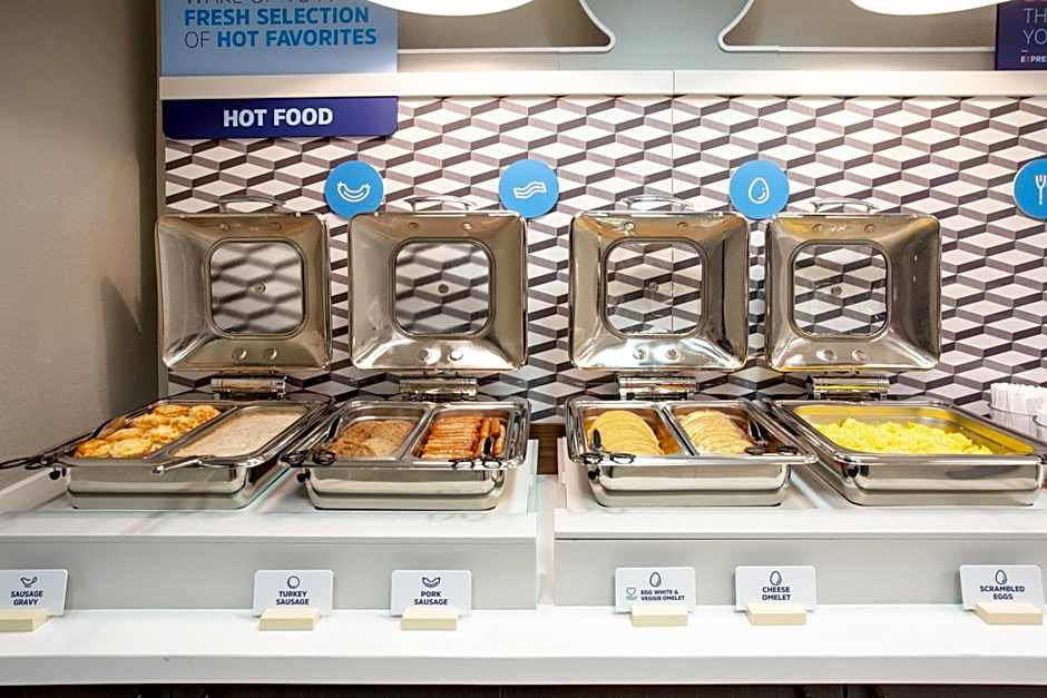 Holiday Inn Express & Suites Phoenix - Glendale Sports Dist By IHG