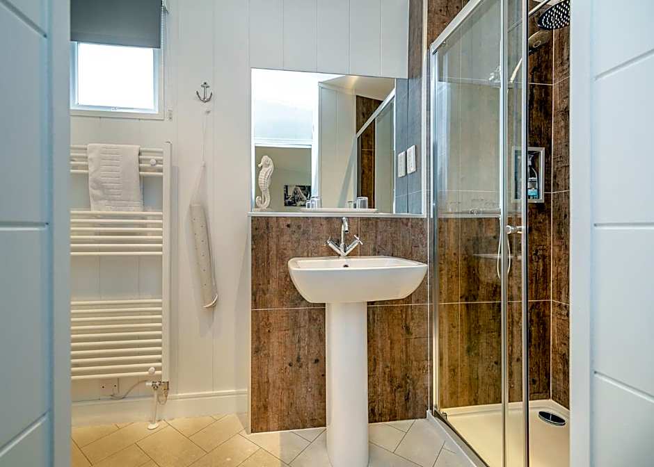 Midsomer Lodges
