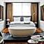 Roomers Munich, Autograph Collection by Marriott