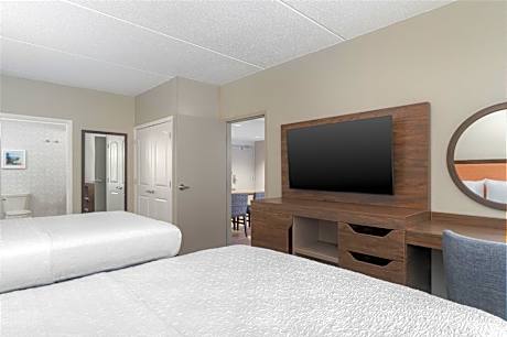 Queen Suite with Two Queen Beds - Non-Smoking