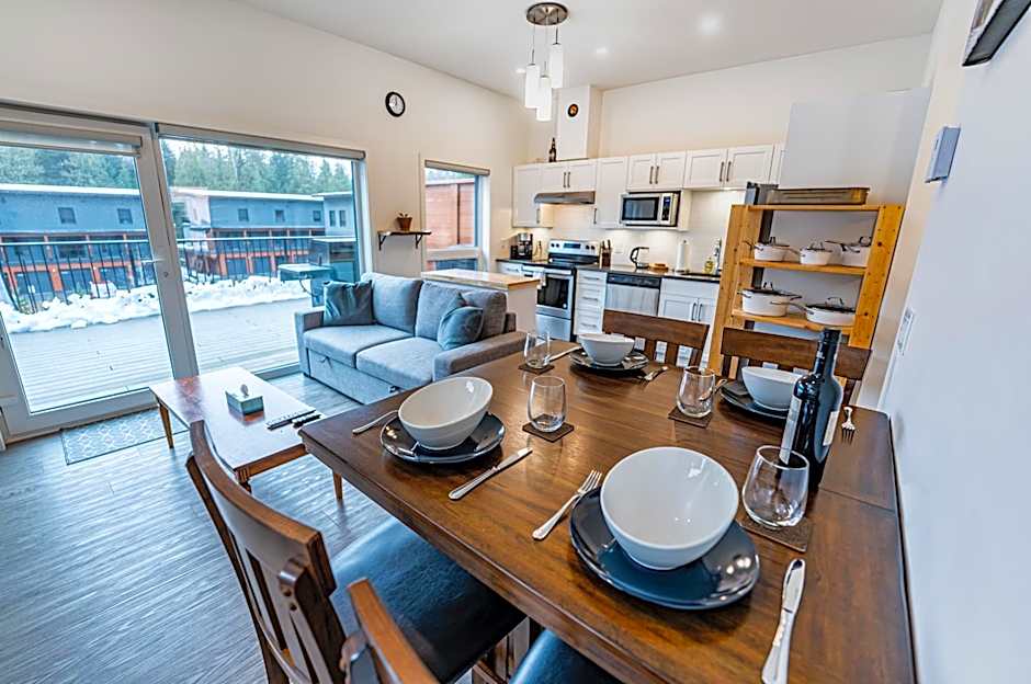 Niska's Den by Revelstoke Vacations