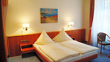 Family Room (2 Adults + 2 Children)