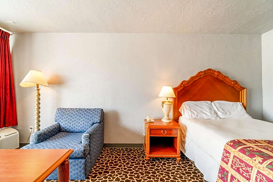 Castle Inn & Suites by OYO Lawton