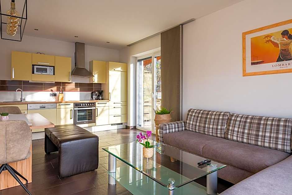 Elinas Mountain Views