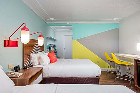 Standard Queen Room with Pool View