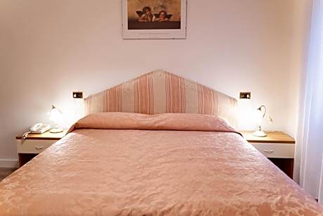 Standard Double or Twin Room with Garden View