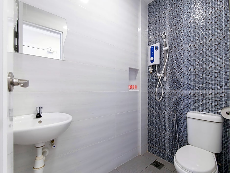 SUPER OYO 1145 Lea Guest House & Cafe