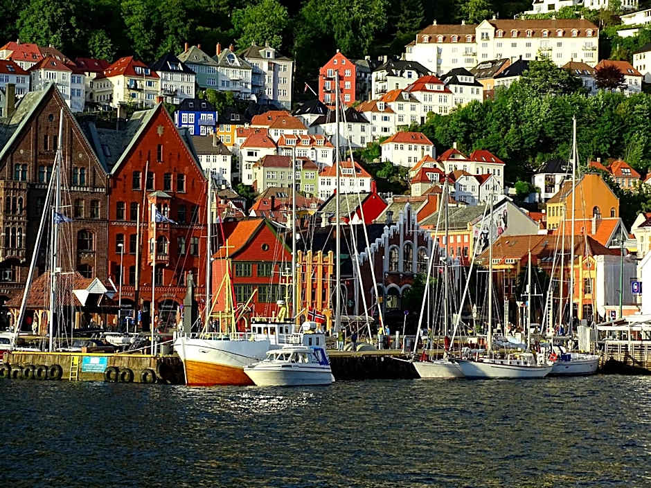 Home Hotel Bryggen