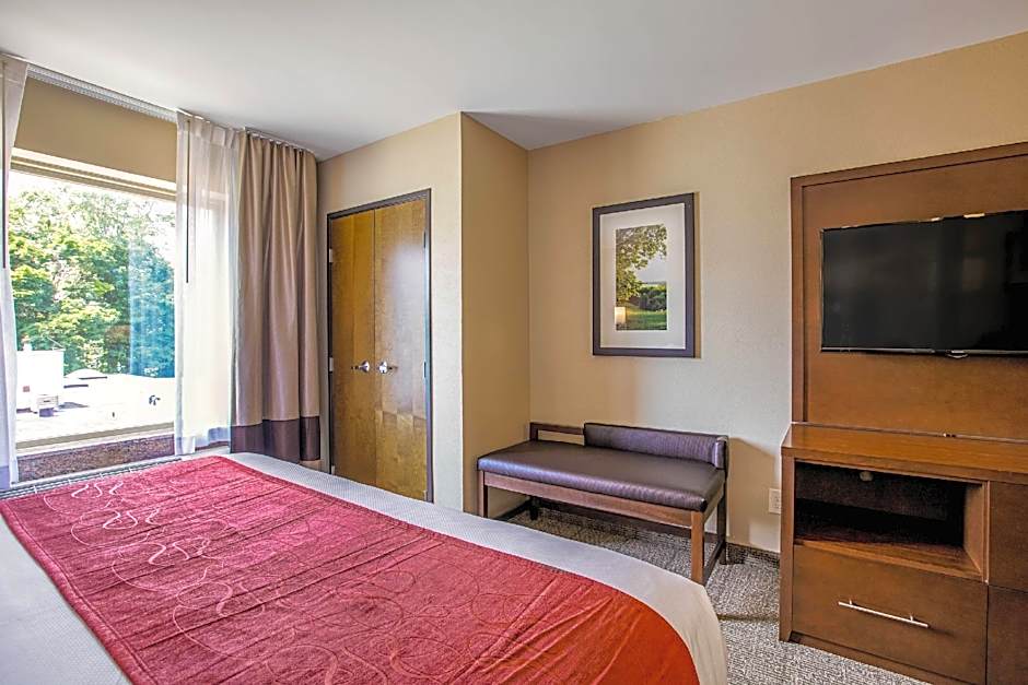 Comfort Suites Fishkill near Interstate 84