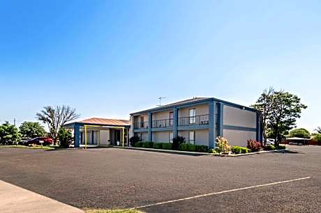 Quality Inn Plainview