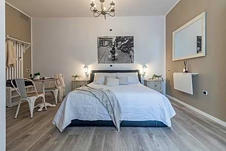 Studio Apartment with One Double Bed
