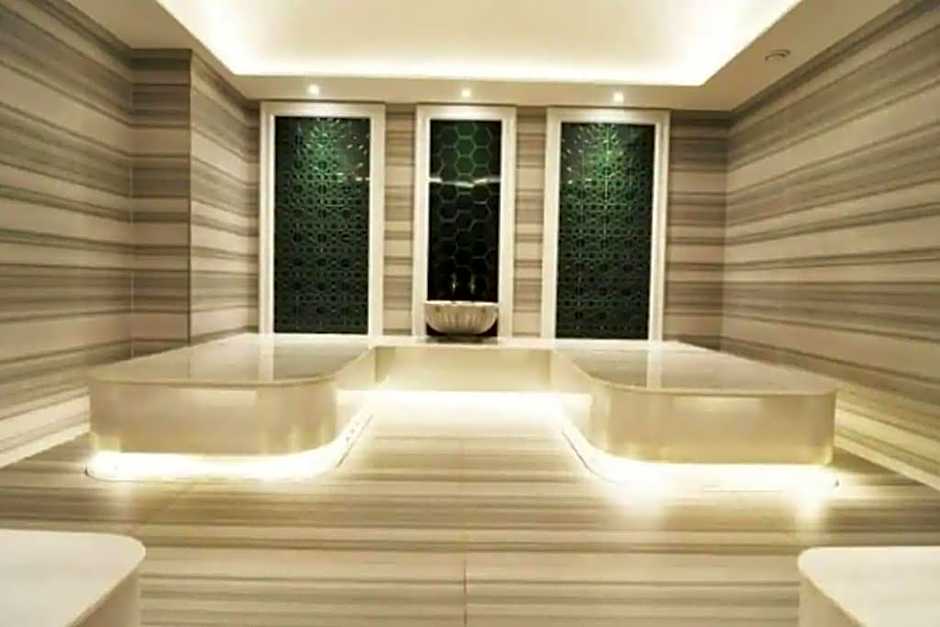 Luxury suites with gym and pool floor40