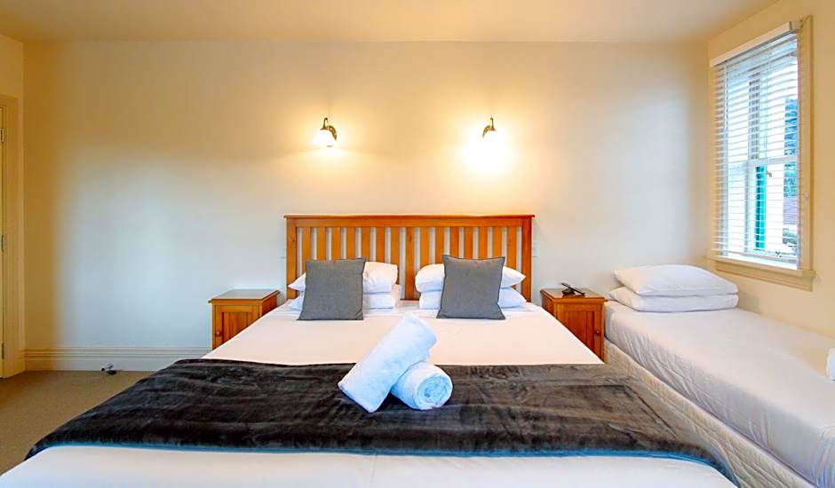 The Grand Hotel & Bar - Akaroa