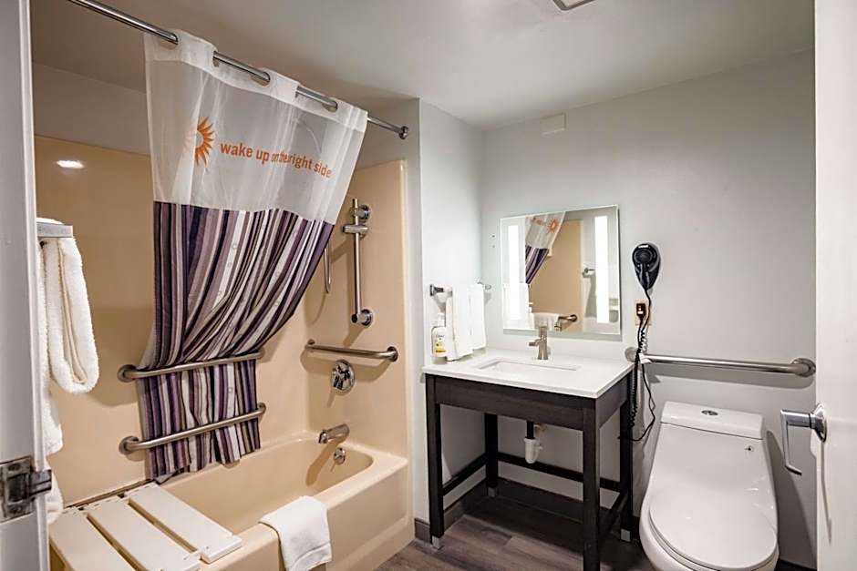La Quinta Inn & Suites by Wyndham Tampa-Near Busch Gardens