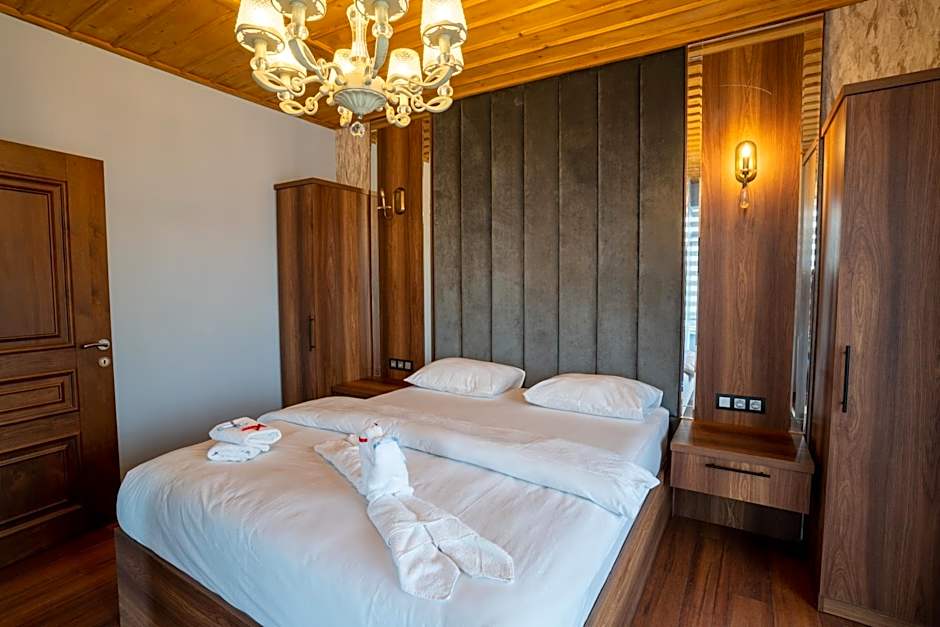 POISON GARDEN SUİTE